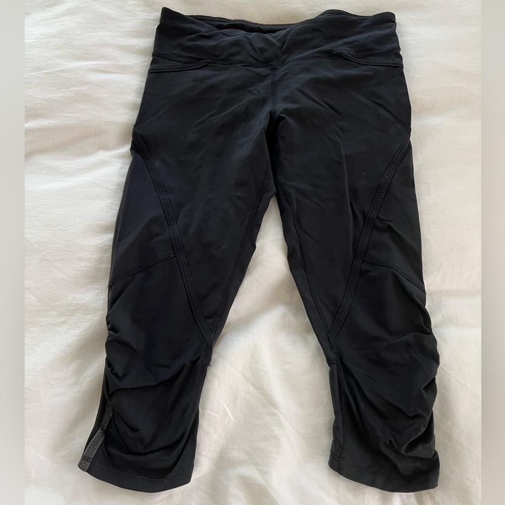 Lululemon crop leggings.